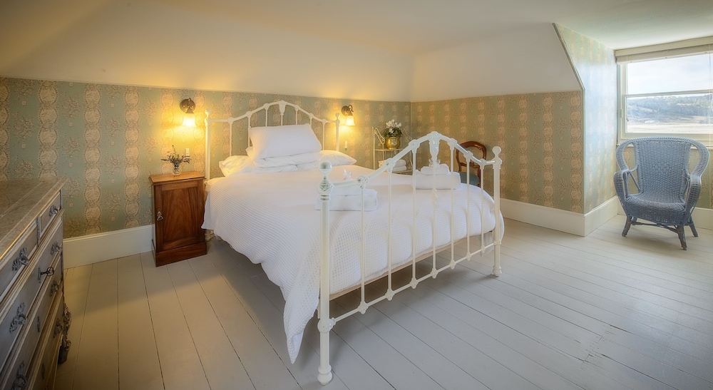 Heritage Attic Queen photo 1