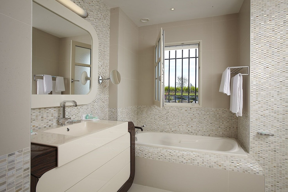 Deluxe Double Room, Private Bathroom (Rose Perrière) photo 2