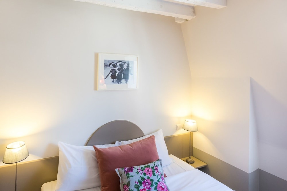 Deluxe Double Room with Bath photo 3