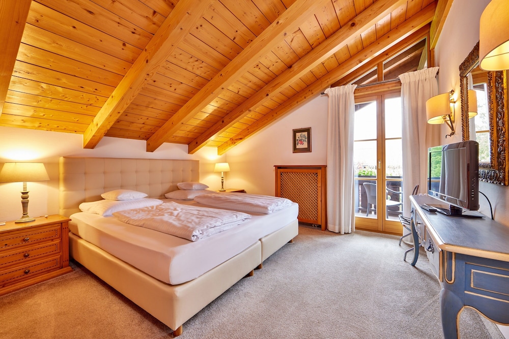 Deluxe Suite, 2 Bedrooms, Mountain View photo 2