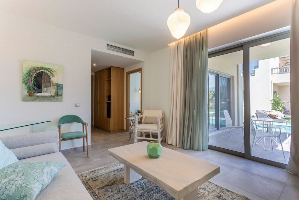 Executive Suite, Private Pool - Photo 8