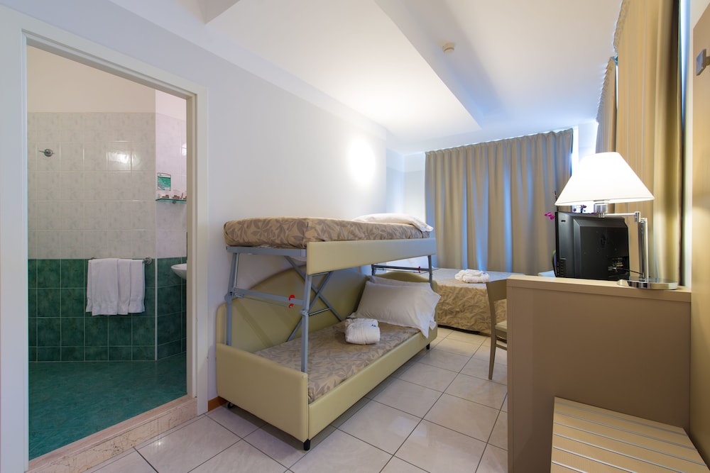 Comfort Quadruple Room, 1 Bedroom - Photo 1