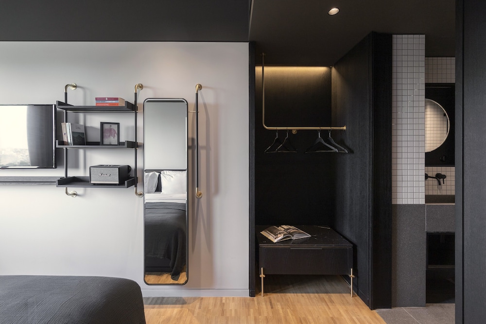 Standard Room thumbnail 6