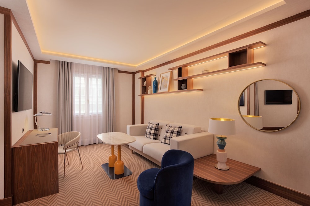 Premium Room, 1 King Bed (Vintage) - Photo 7