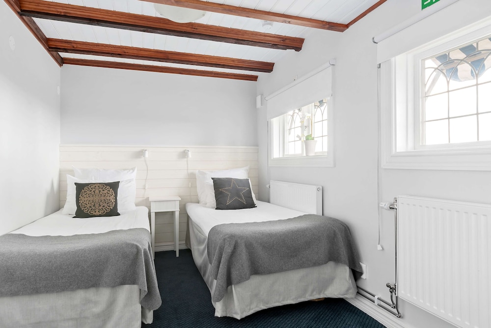 Standard Villa, Multiple Beds, Non Smoking (Living Room) - Photo 9