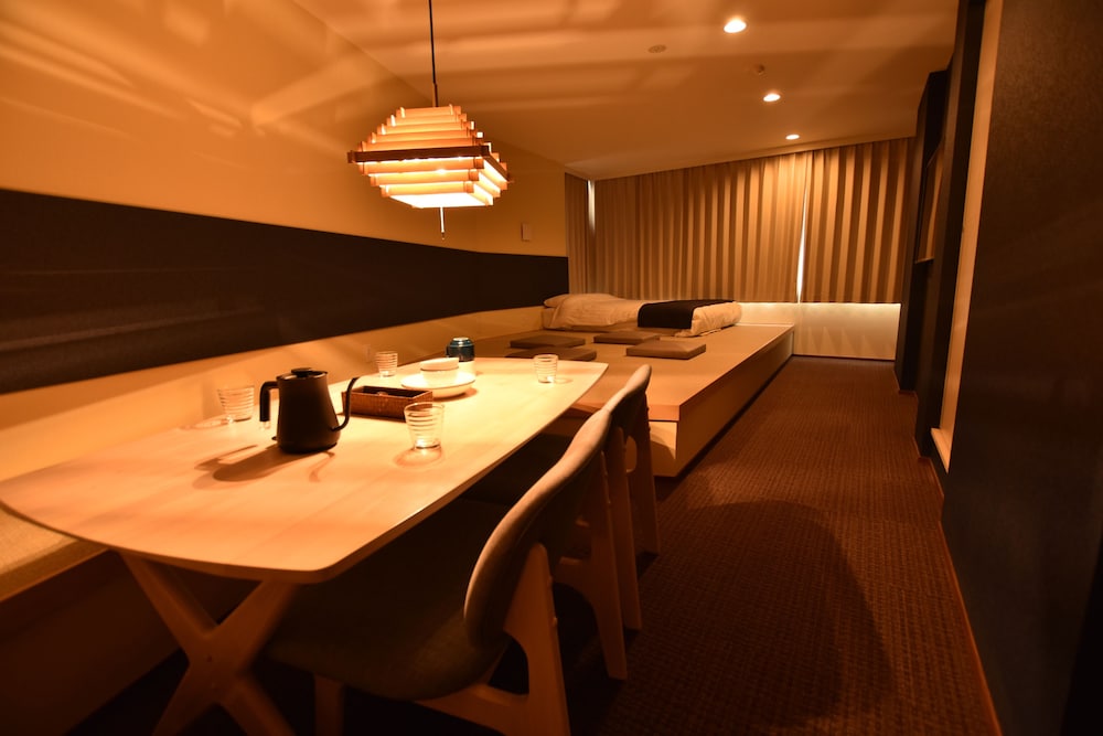Luxury Studio Suite, Multiple Beds, Non Smoking, Refrigerator & Microwave photo 3
