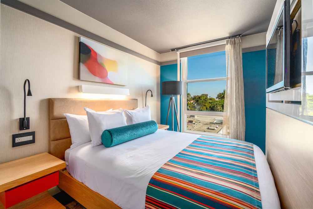 Room, 1 Queen Bed (Petit)