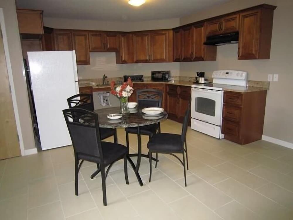 Standard Suite, 1 King Bed, Kitchenette photo 2