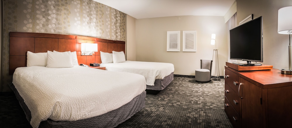 Room, 2 Queen Beds (Mobility/Hearing Access, Transf Shwr) - Photo 1