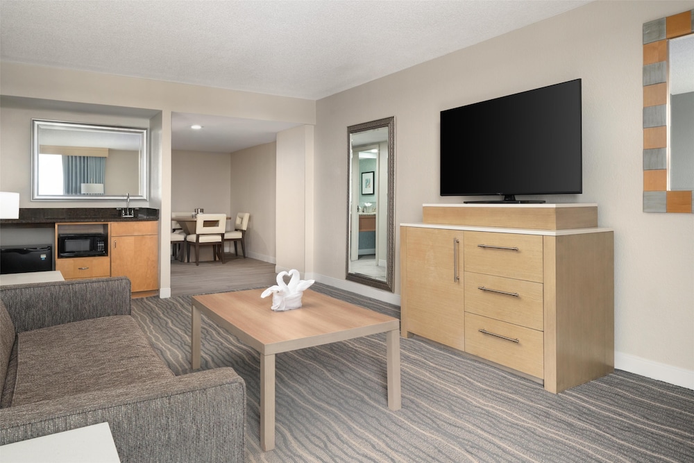 Suite, 2 Queen Beds (2 Room) - Photo 4