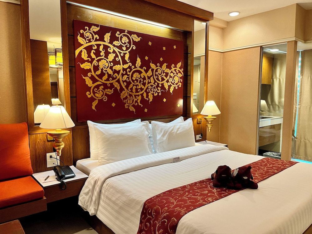 Deluxe Double Room - Room Only No Airport Transfer photo 1