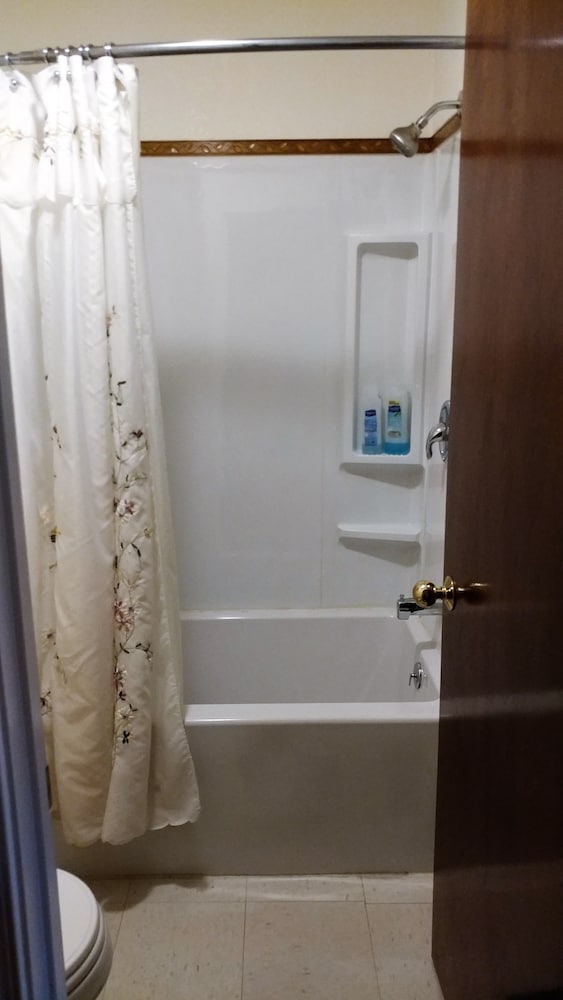 Economy Studio, 1 Queen Bed, Private Bathroom, Ground Floor photo 2