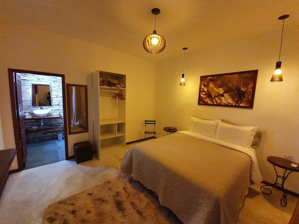 Luxury Suite, 1 Queen Bed, Non Smoking, Garden View photo 1