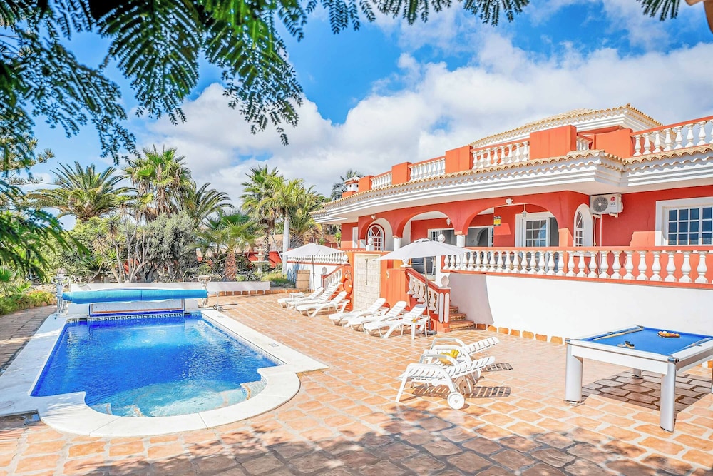 Villa (4 Dormitorios)
