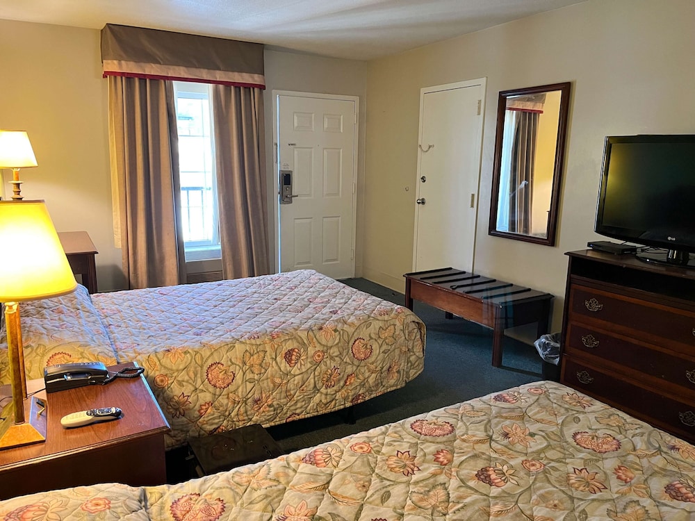 Deluxe Room, 2 Queen Beds, Non Smoking photo 2