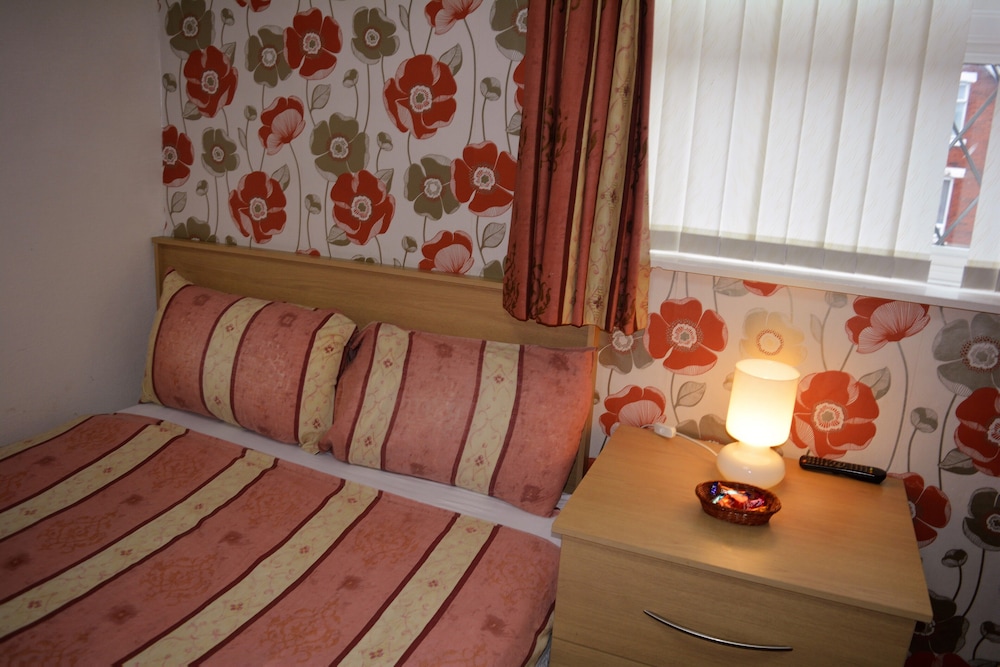 Basic Double Room, Ensuite - Photo 1