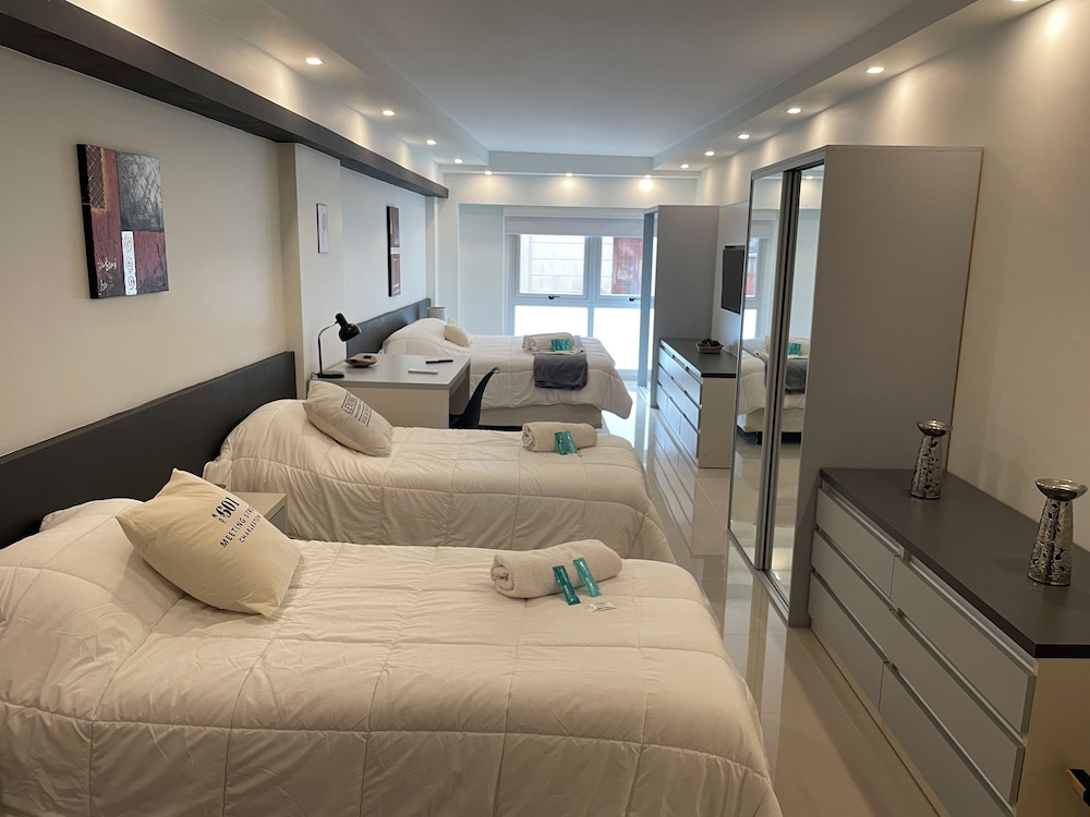 Deluxe Studio, Multiple Beds
