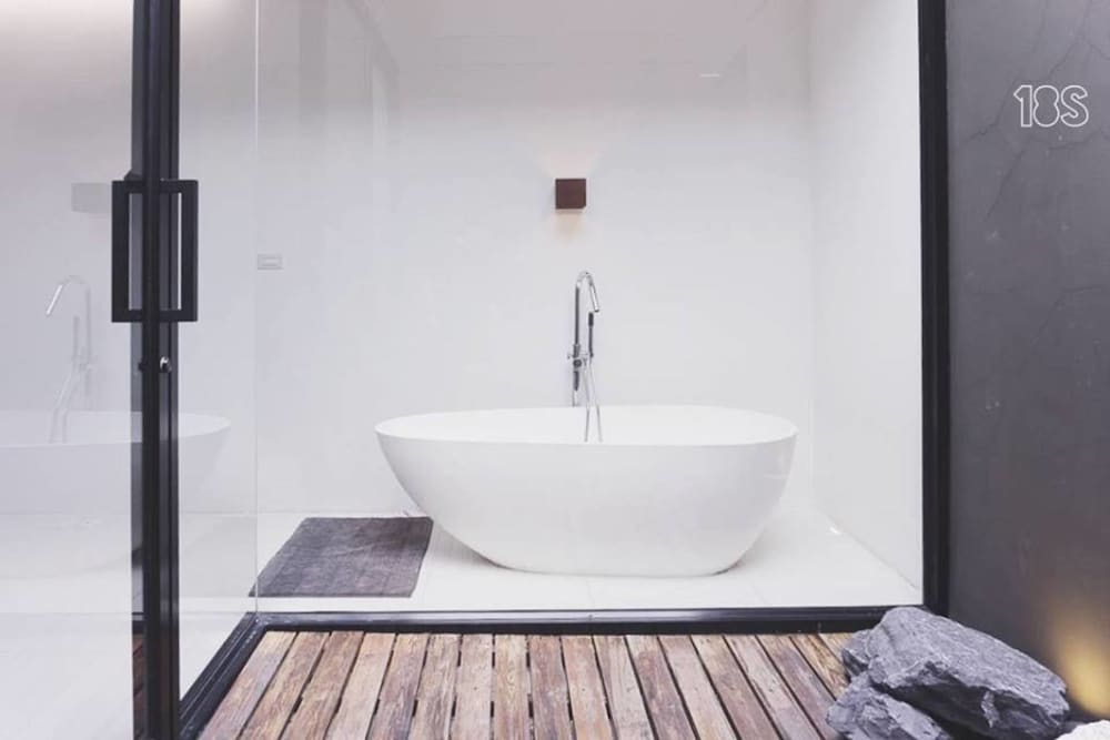 Superior Studio, 1 King Bed, Non Smoking photo 2
