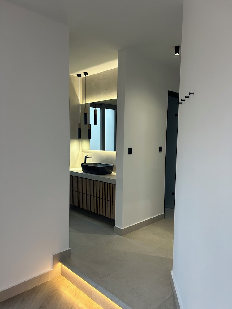 Deluxe Room, 2 Twin Beds, Balcony, City View photo 2