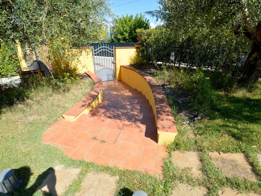 Villa photo 2