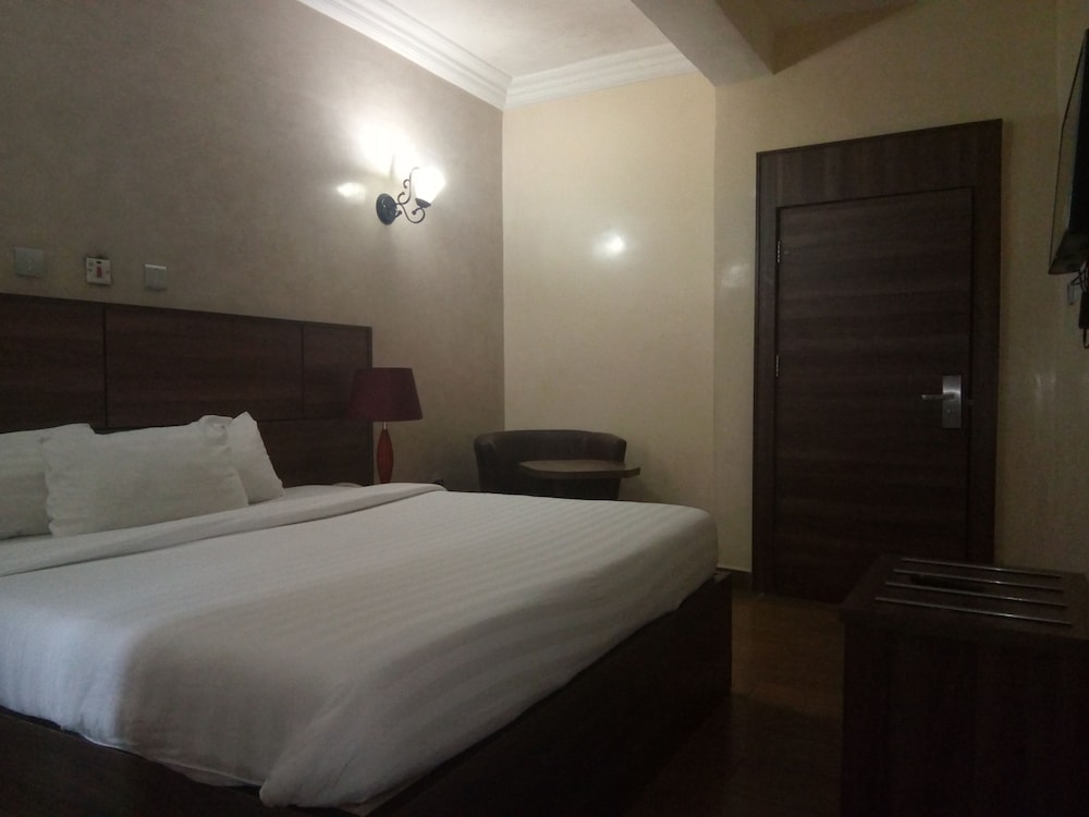 Deluxe Room, 1 Queen Bed, Non Smoking photo 2