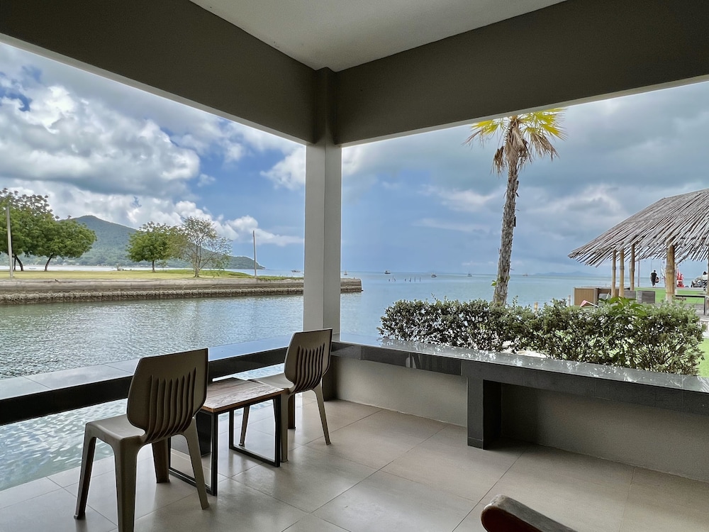 2 Bedroom Seaview Standard Corner