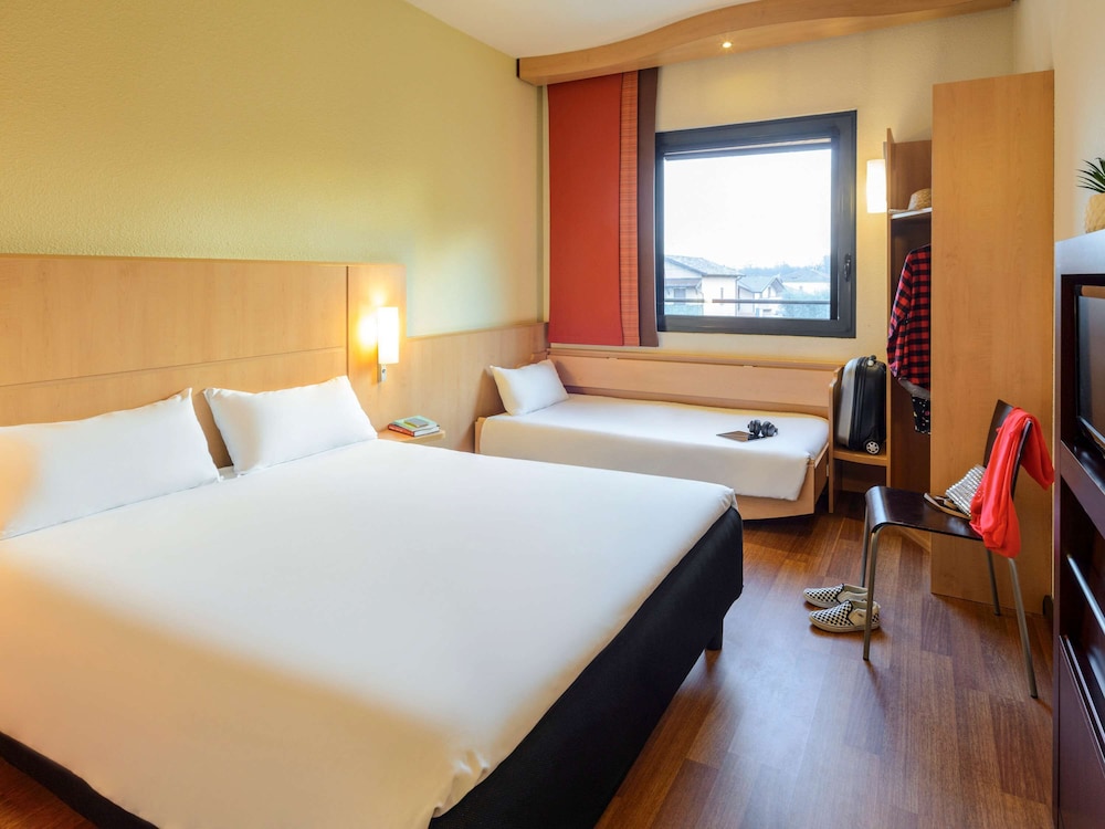 Standard Room, Multiple Beds photo 1