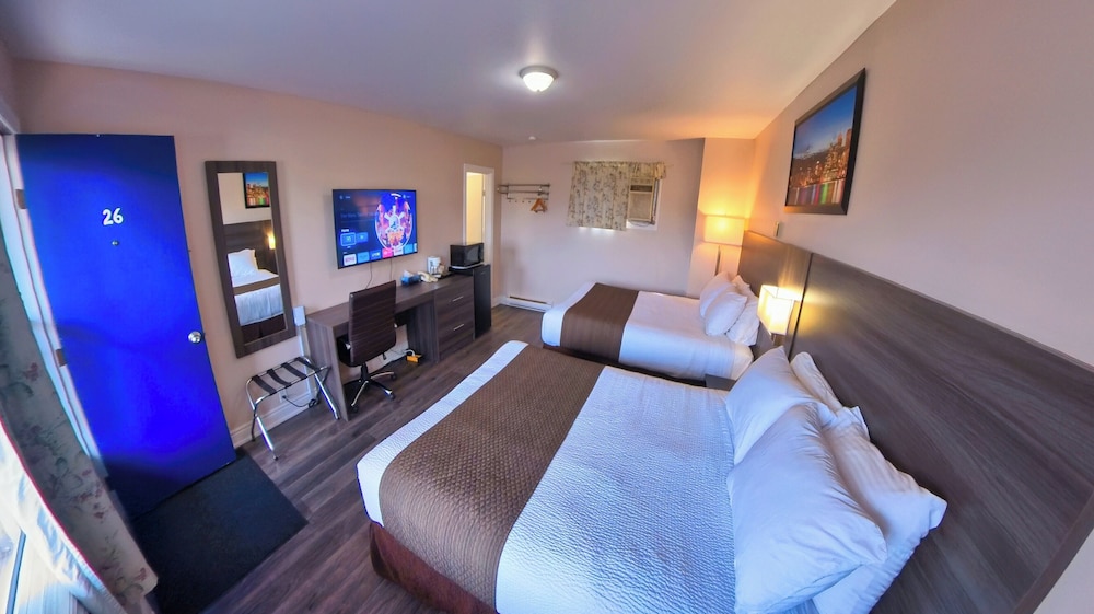 Standard Room, 2 Queen Beds photo 3
