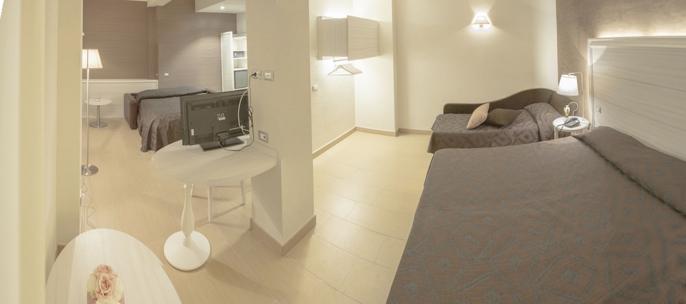 Quadruple Room - Photo 4