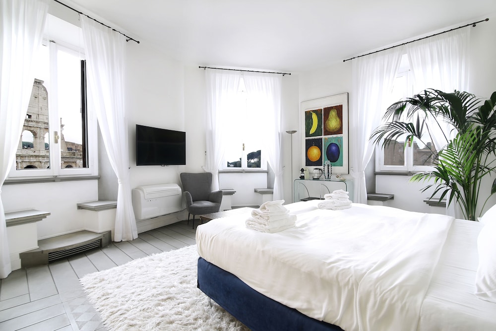 Luxury Apartment, 4 Bedrooms, City View photo 1