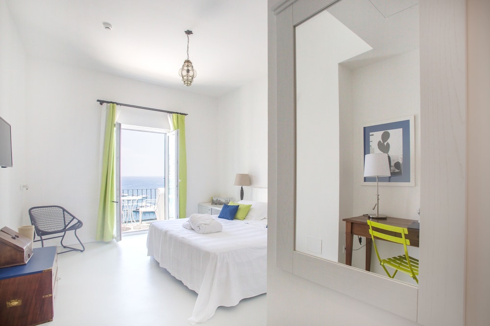 Superior Double Room, Sea View - Photo 3