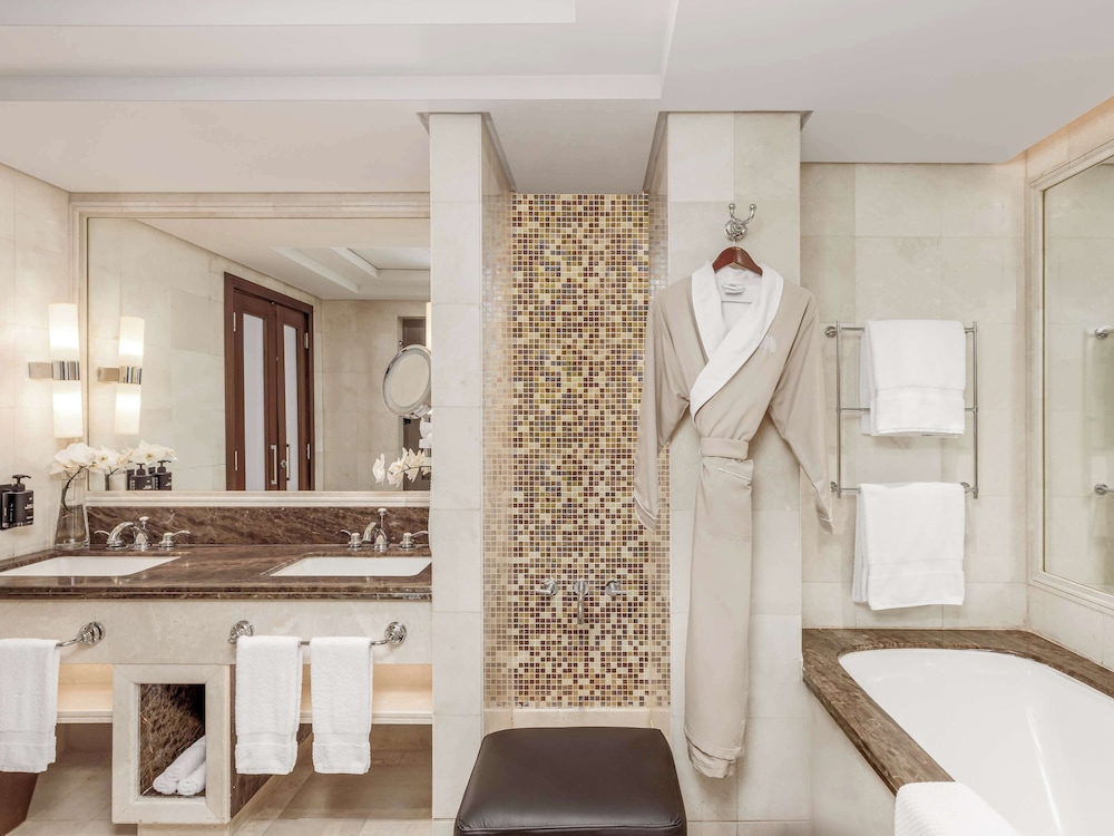 Signature Suite, 1 Bedroom (Partial Kaaba View) - Photo 8