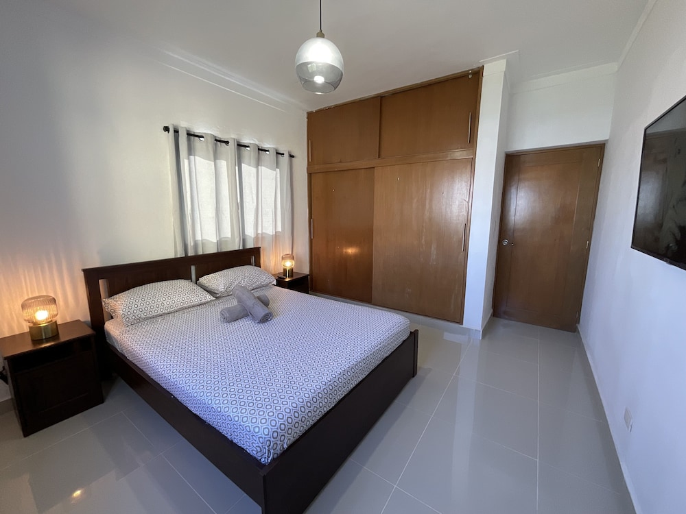 City Apartment, 3 Bedrooms, Balcony photo 2