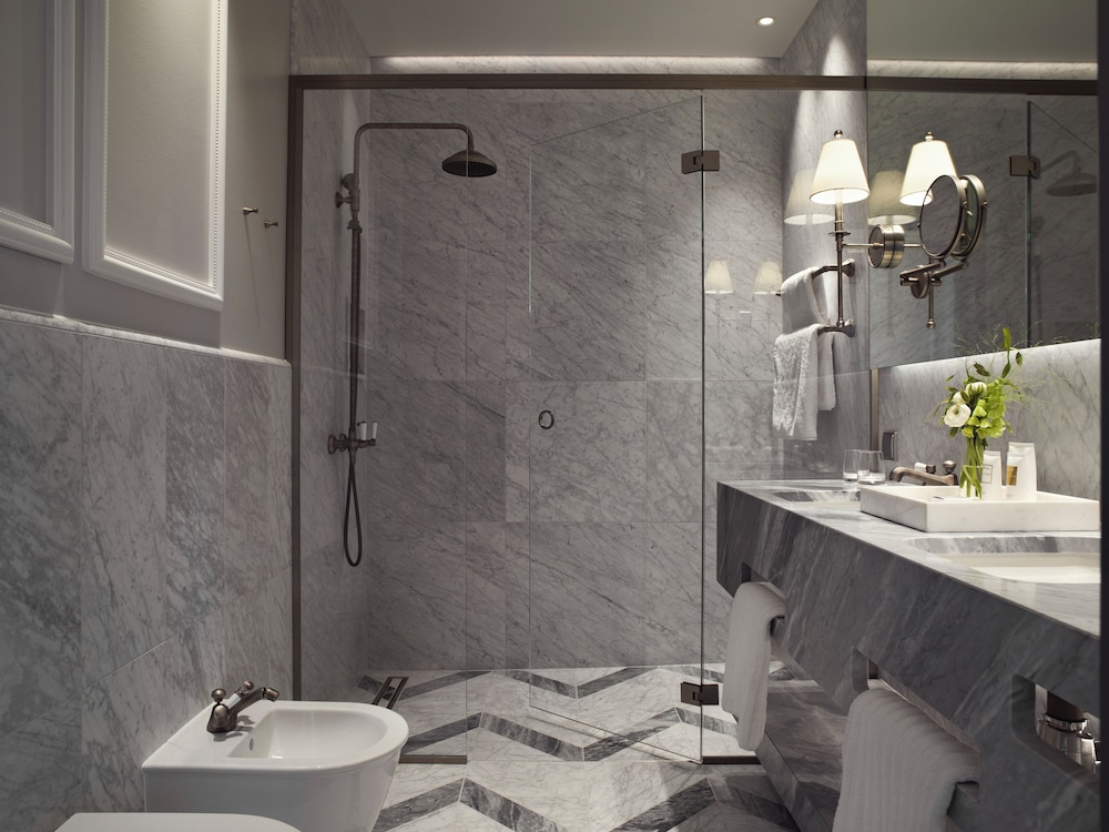 Executive Suite - Photo 5