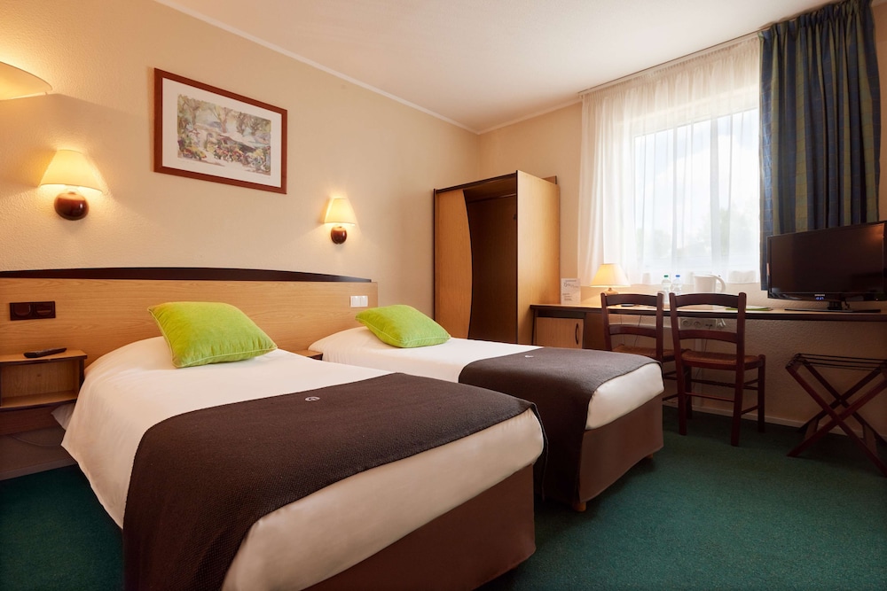Standard Room, 2 Twin Beds - Photo 2