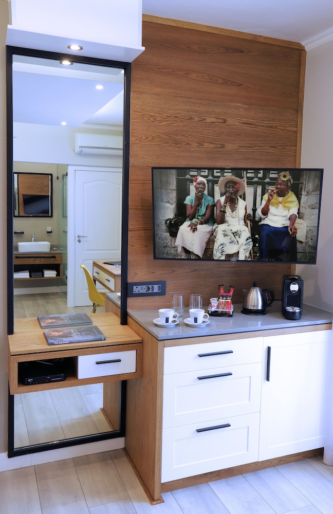 Suite 1 photo 3