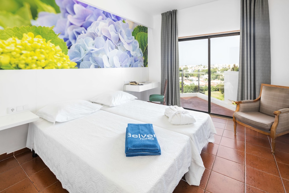 Suite, Pool View - Photo 7