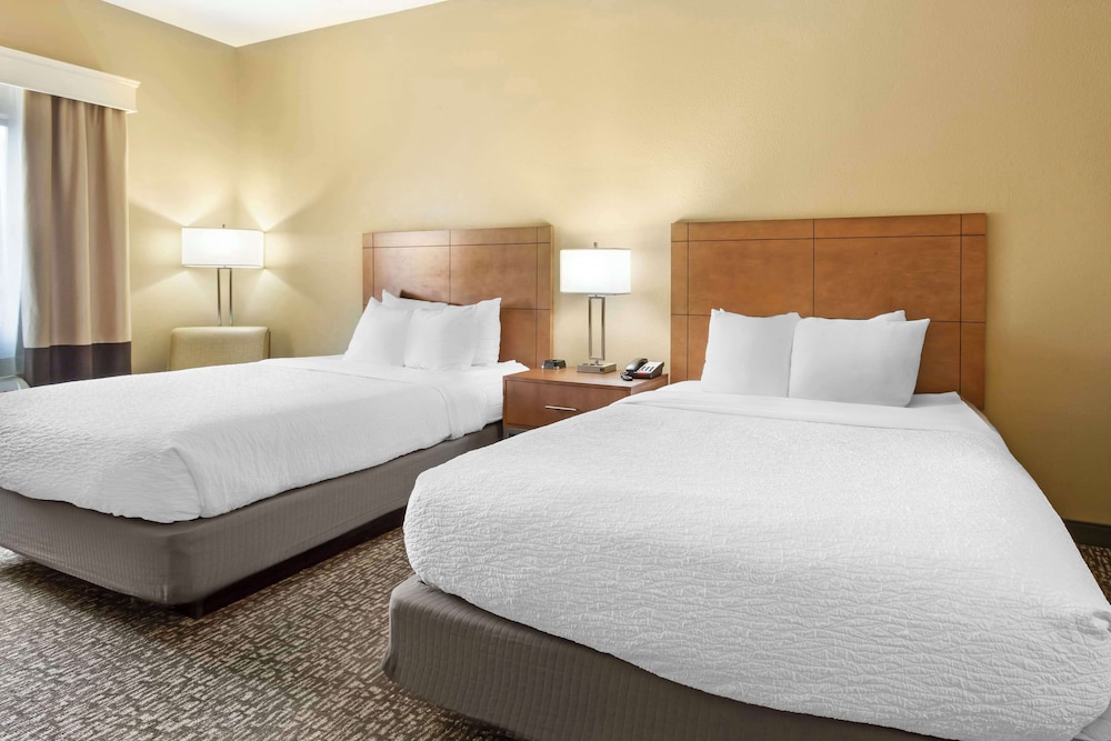 Standard Room, 2 Queen Beds, Non Smoking, Refrigerator & Microwave - Photo 1