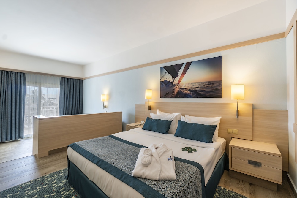 Superior Room, Pool View