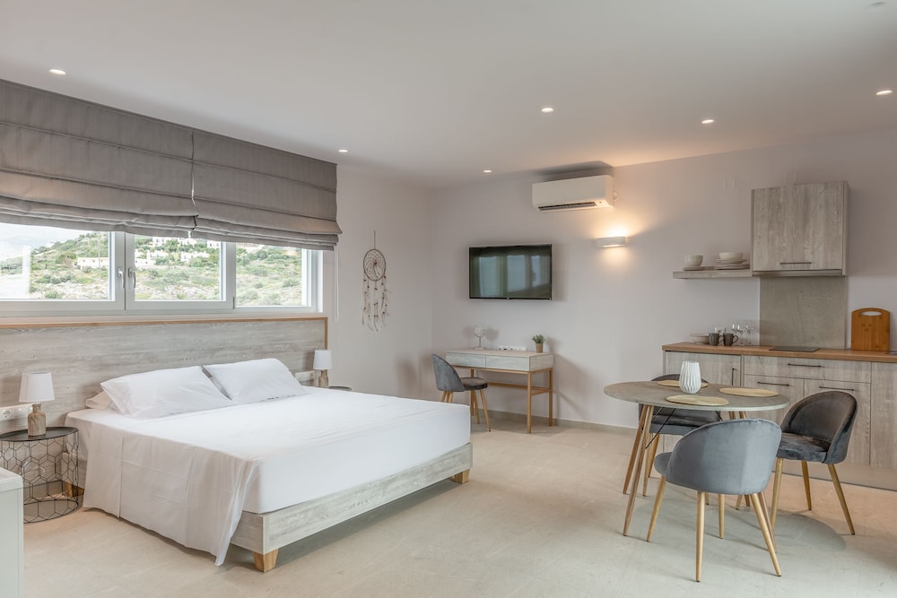 Studio Suite, Partial Sea View