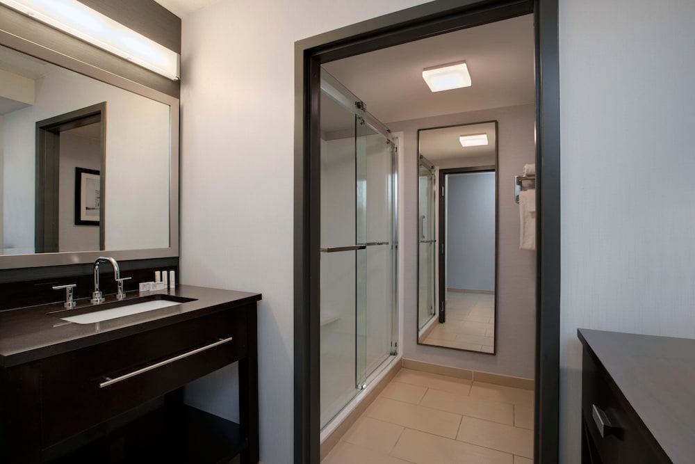 Deluxe Room, Multiple Beds, Balcony - Photo 4