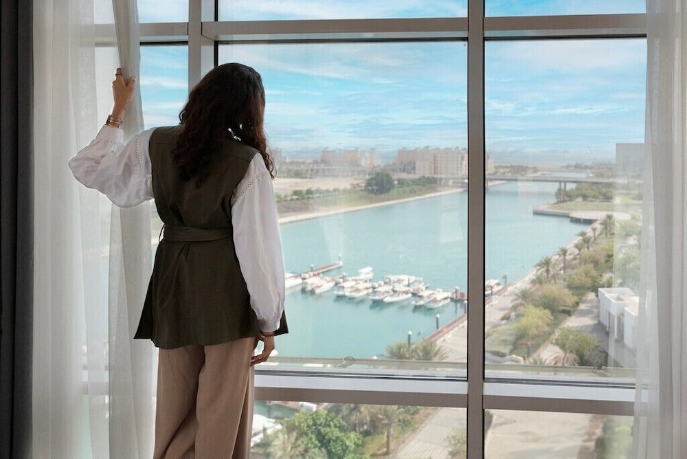 Premium Room, 1 King Bed, Marina View photo 3