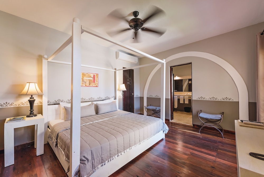 Executive Room, 1 King Bed - Photo 1