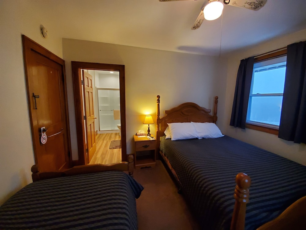 Standard Double Room, 1 Bedroom, Private Bathroom, Mountain View photo 2