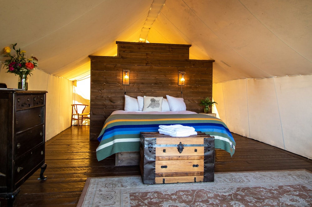 Grand Tent (Couples) photo 1