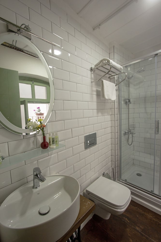 Standard Double Room - Photo 4
