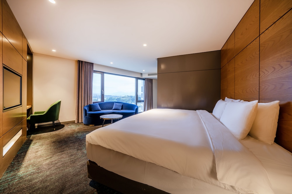 Corner Suite King (Pool included for 3 people) photo 1