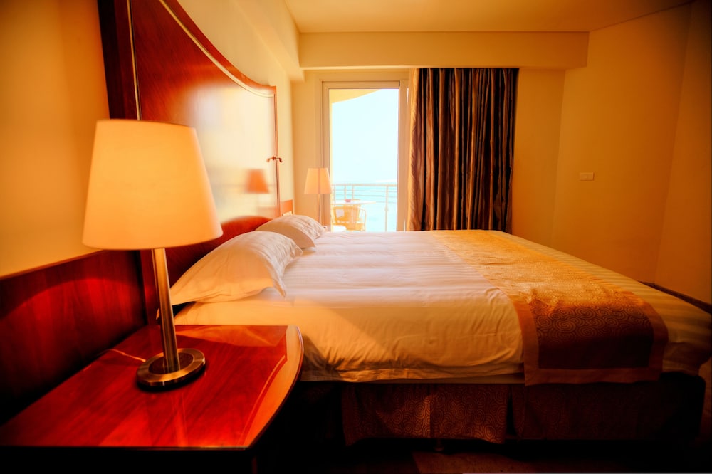 Suite, 1 Bedroom, Partial Sea View photo 2
