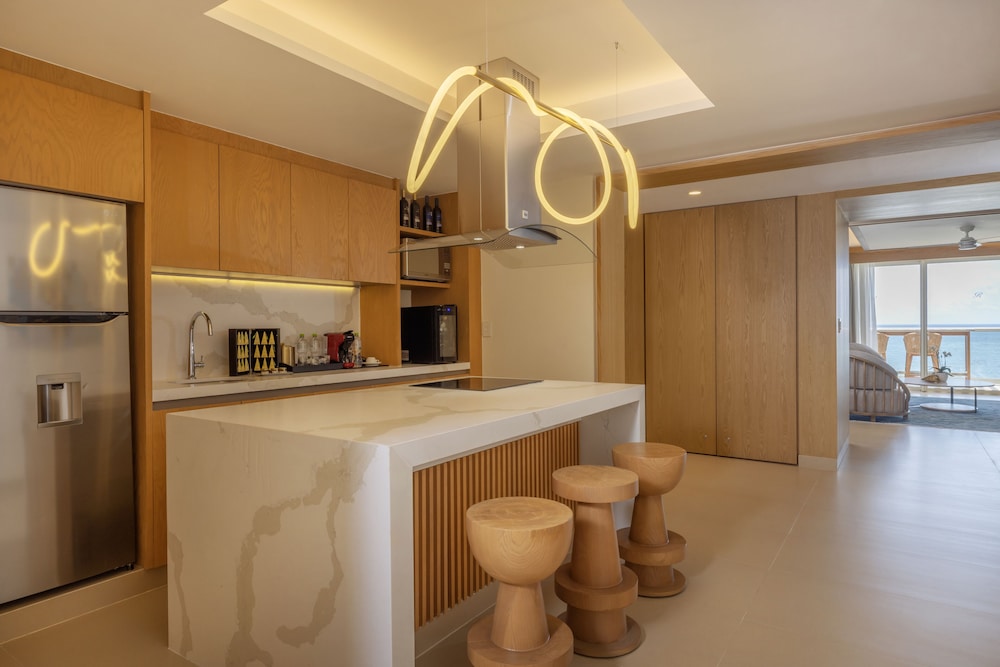 Luxury Sky Chairman Suite Two Bedroom Ocean Front Diamond Club - Photo 16