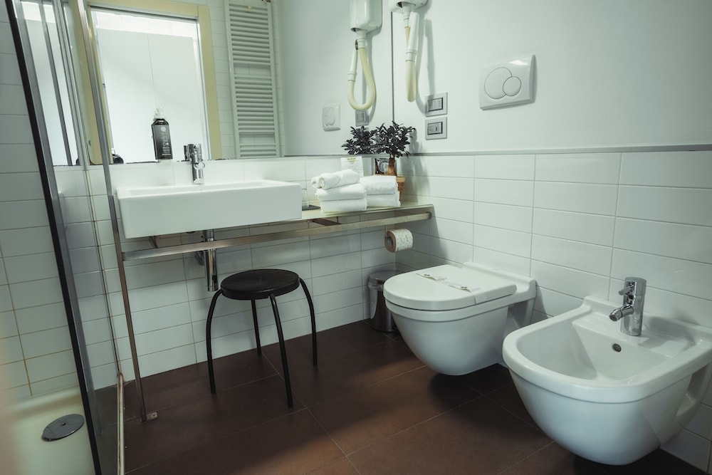 Superior Triple Room, Garden View - Photo 9